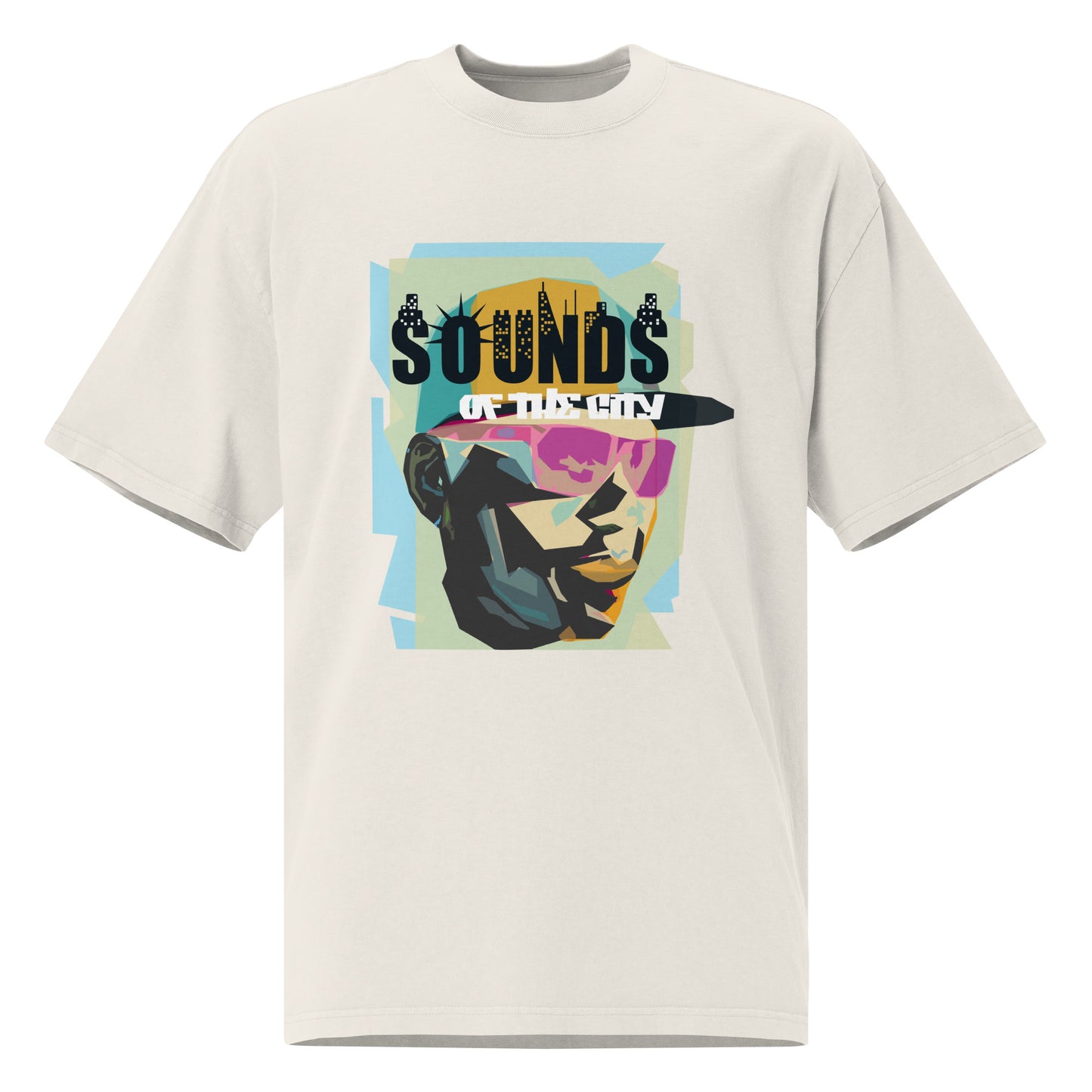 New York City Sounds - Box Fit - graphic T-shirt. Front view of a bone coloured T-shirt with a graphic of a rap music artist